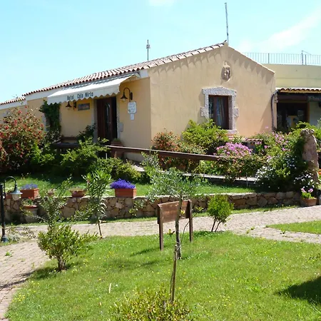 Cala Mirto מלון 3*