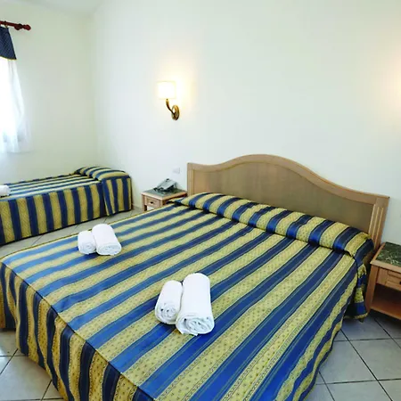 מלון Cala Mirto 3*