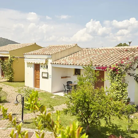 Cala Mirto מלון 3*