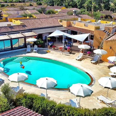 מלון Cala Mirto בודוני