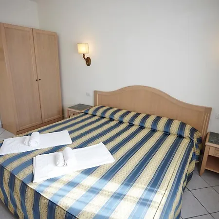 Отель Cala Mirto 3*