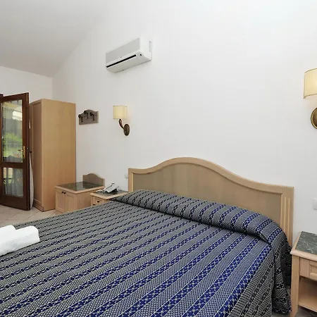 Cala Mirto Hotel