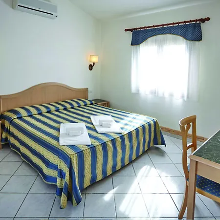 Cala Mirto Отель 3*