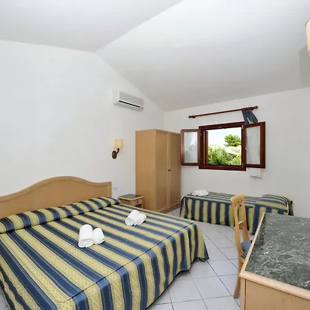 Hotel Cala Mirto 3*