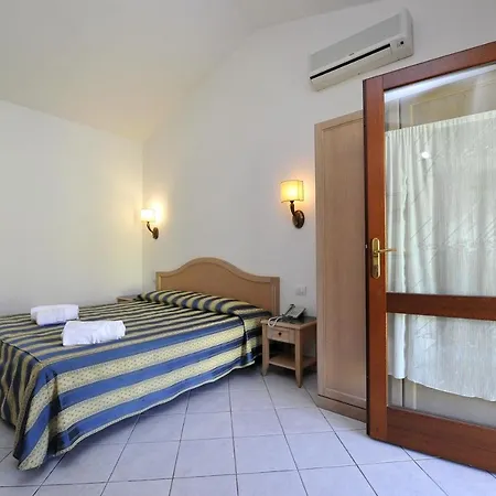 Cala Mirto Hotel 3*